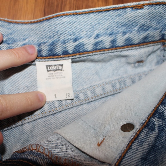 Levi’s denim shorts - Picture 4 of 4